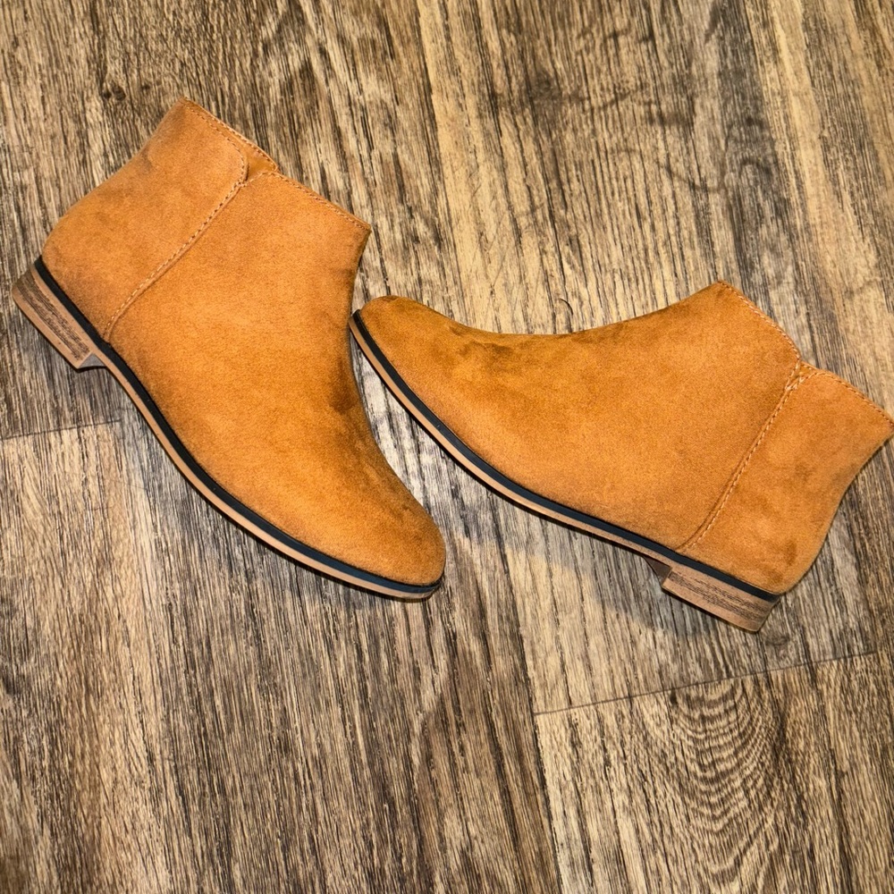 Children’s size 2 booties